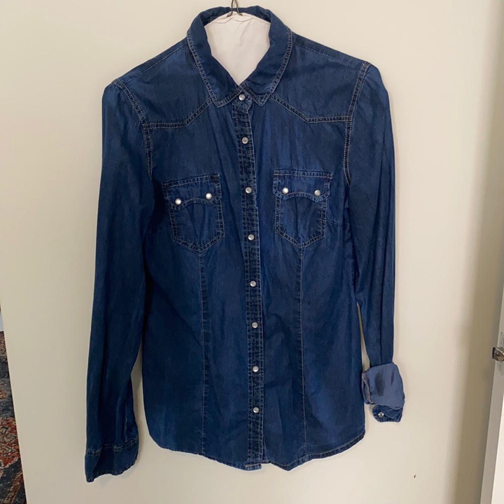 Denim snap-up top. Size small. Forever 21